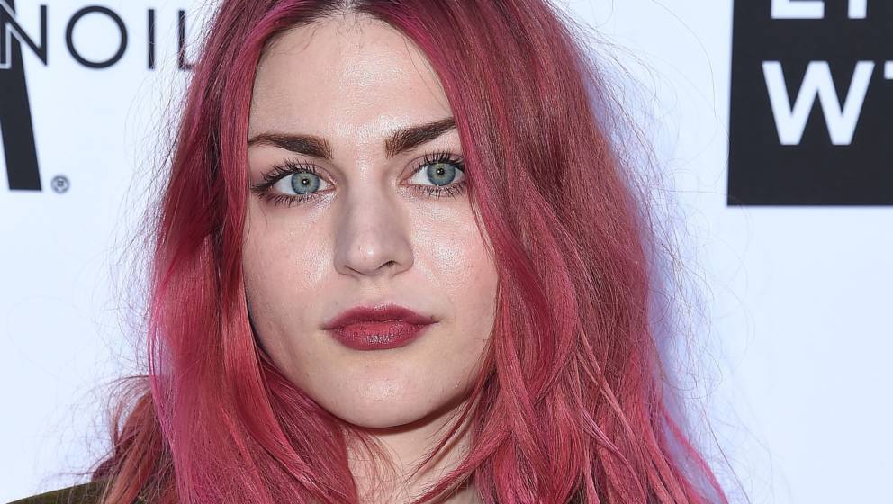 BEVERLY HILLS, CA - APRIL 08:  Frances Bean Cobain arrives at the The Daily Front Row's 4th Annual Fashion Los Angeles Awards