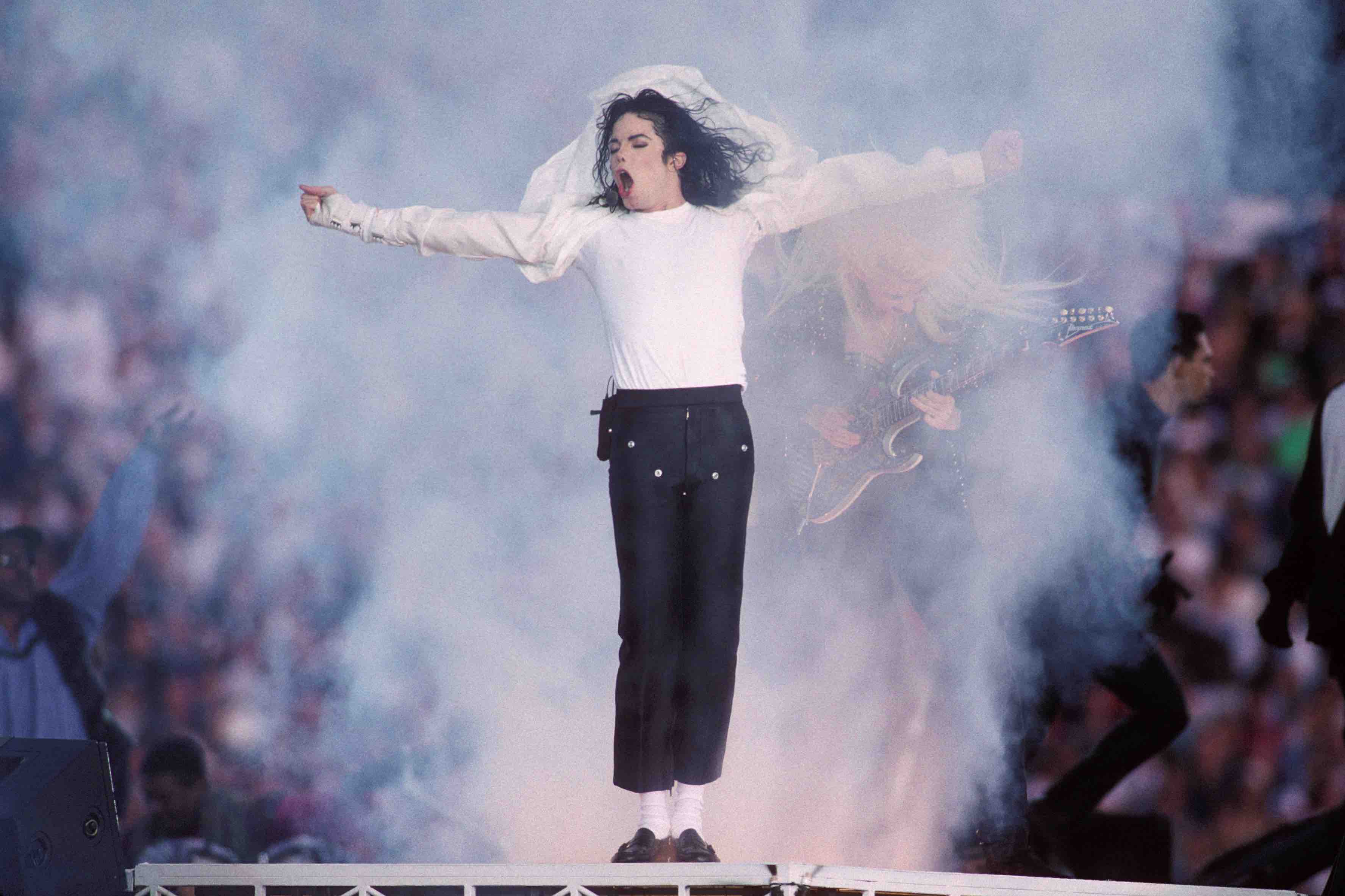 PASADENA, CA - JANUARY 31:  Michael Jackson performs at the Super Bowl XXVII Halftime show at the Rose Bowl on January 31,...
