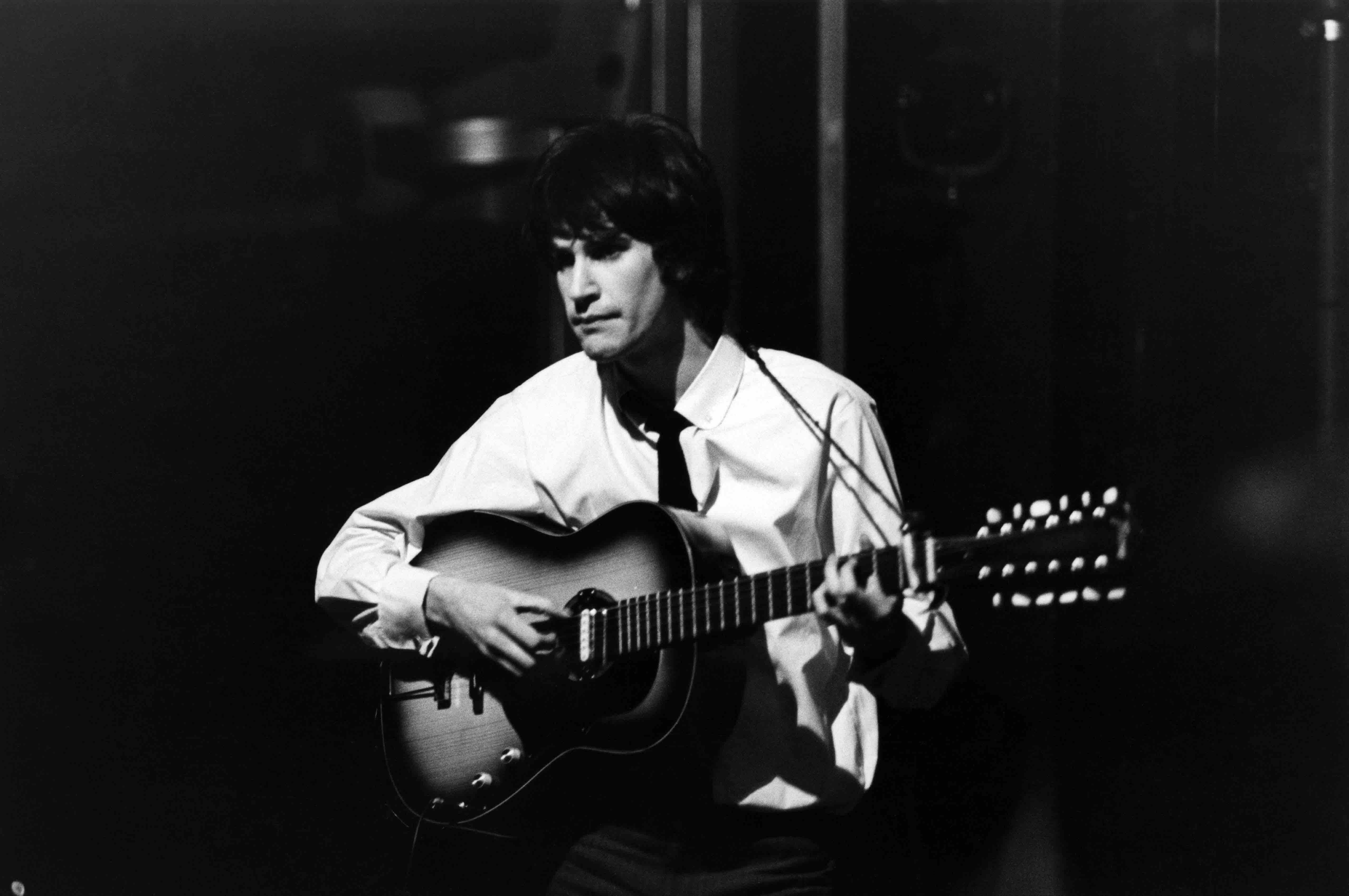 UNITED KINGDOM - JANUARY 01:  Photo of KINKS and Ray DAVIES; Ray Davies performing on stage  (Photo by Val Wilmer/Redferns)