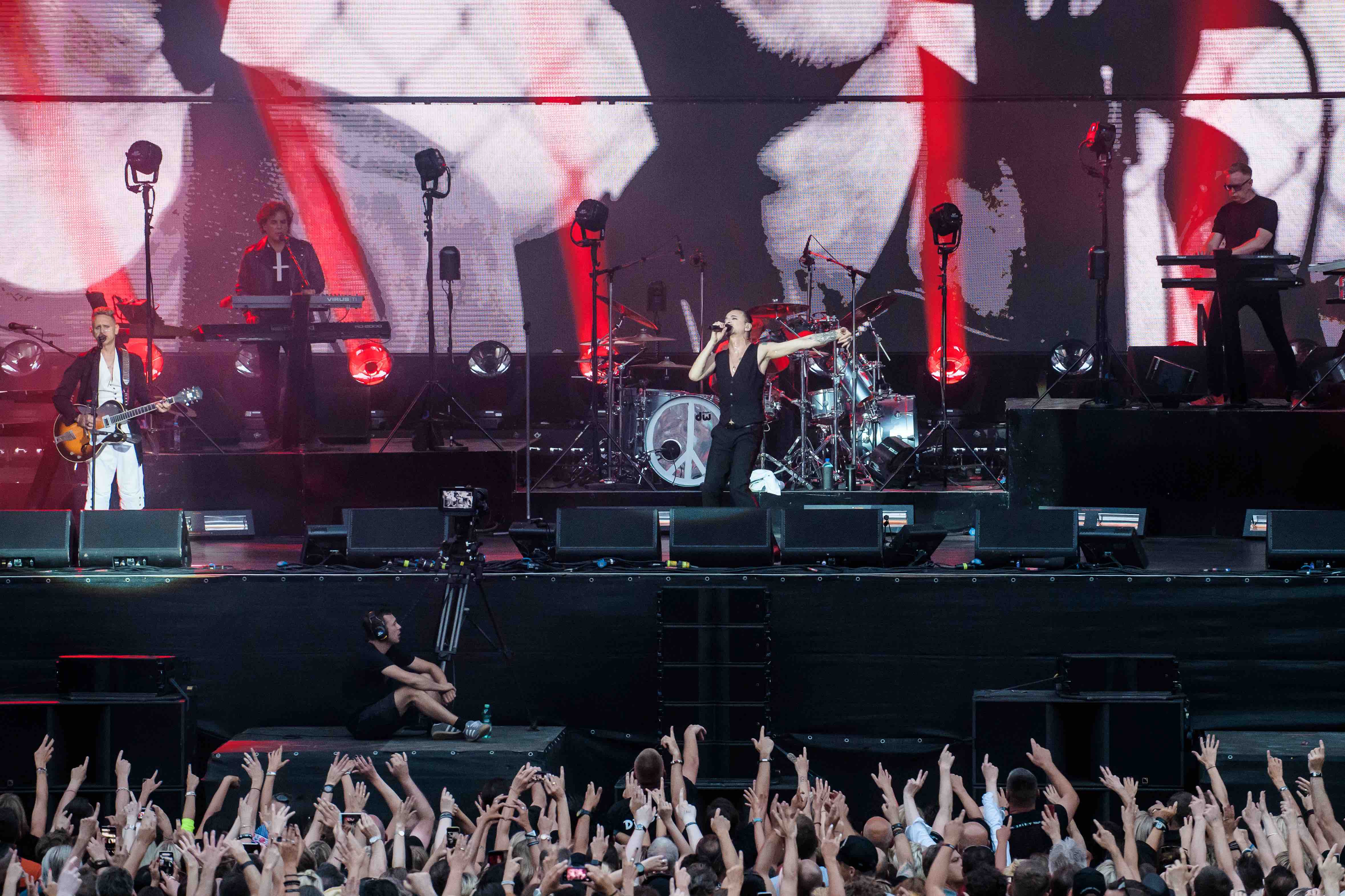 depeche-mode-GettyImages-1004373578