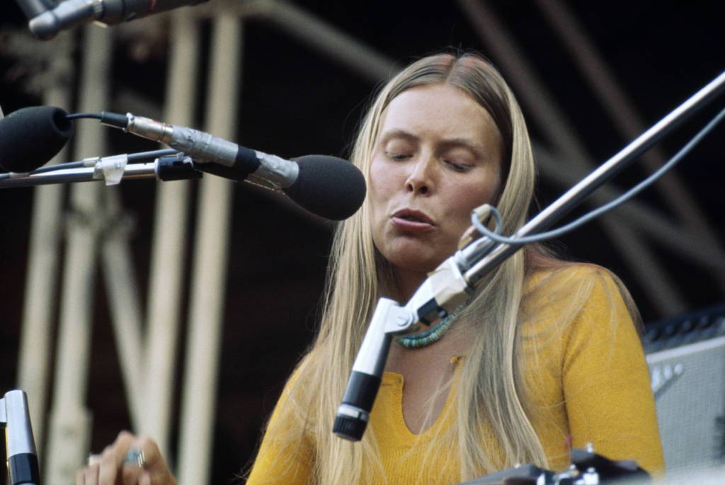Joni Mitchell bei ihrem Auftritt auf dem „Isle Of Wight“-Festival 1970