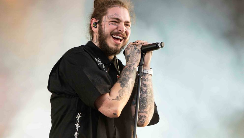LONDON, ENGLAND - JULY 06:  (EDITORIAL USE ONLY) Post Malone performs during Wireless Festival 2018 at Finsbury Park on July 