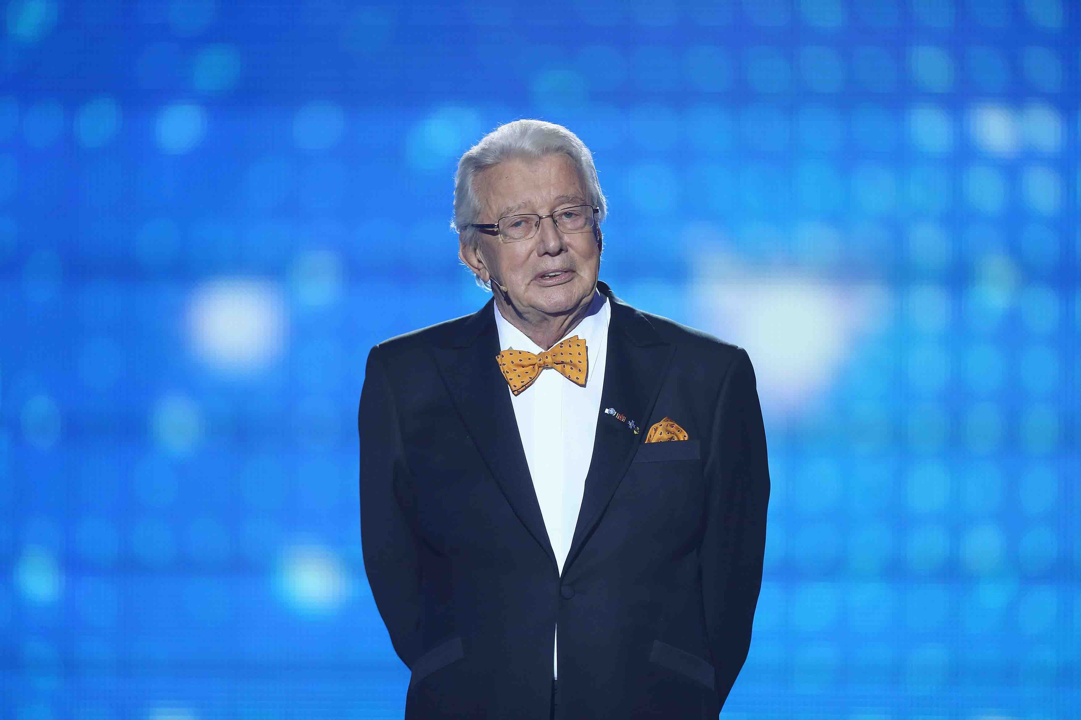 Dieter Thomas Heck, eigentlich Carl-Dieter Heckscher (* 29. Dezember 1937 in Flensburg; † 23. August 2018)