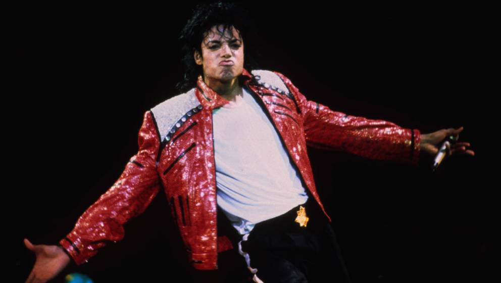VARIOUS, VARIOUS - JUNE 25:  Michael Jackson performs in concert circa 1986.  (Photo by Kevin Mazur/WireImage)