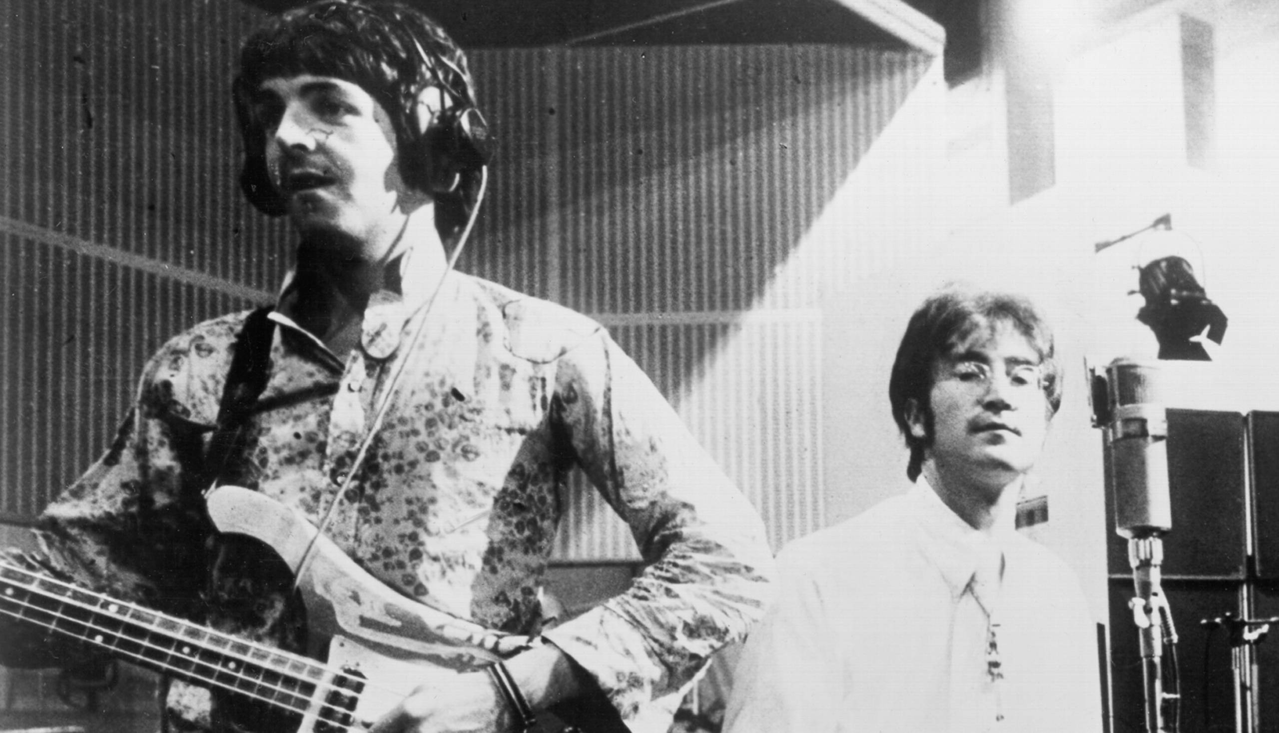 John Lennon und Paul McCartney im Studio
