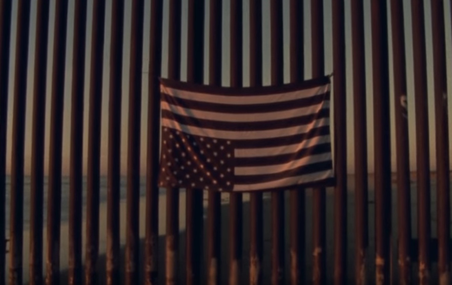 Das Video zu „Land Of The Free“ zeigt das Leben von Migranten an der Grenze zwischen den USA und Mexiko