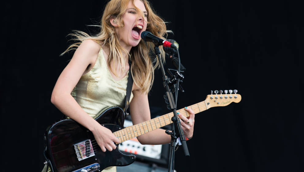 GLASTONBURY, ENGLAND - JUNE 25:  Ellie Rowsell from Wolf Alice performs on The Pyramid Stage, Glastonbury Festival 2016 at Wo