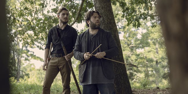 alden-and-luke-follow-the-arrows-into-a-trap-in-the-walking-dead-season-9-episode-9