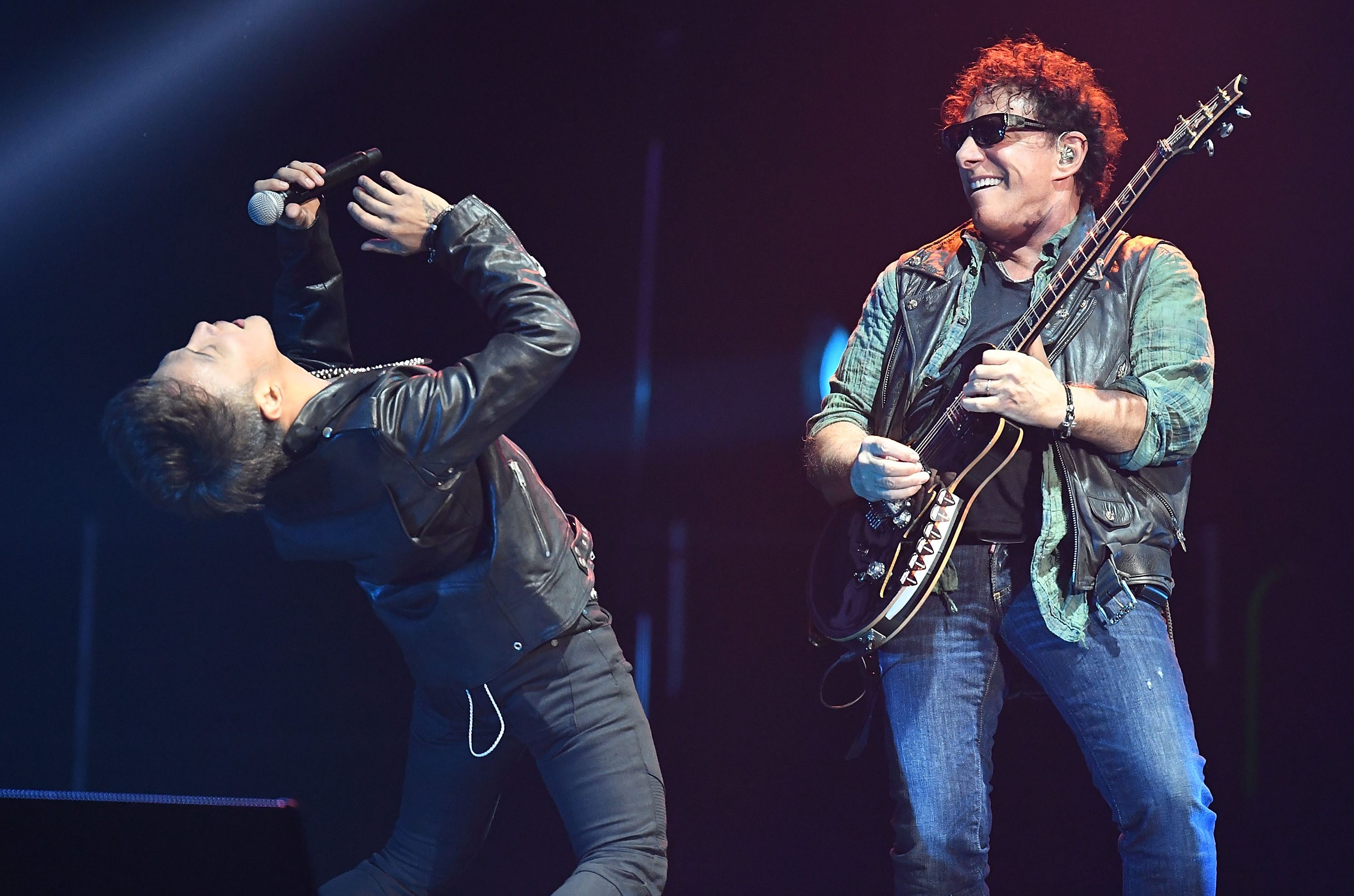 Journey live in Tokio: Arnel Pineda und Neal Schon