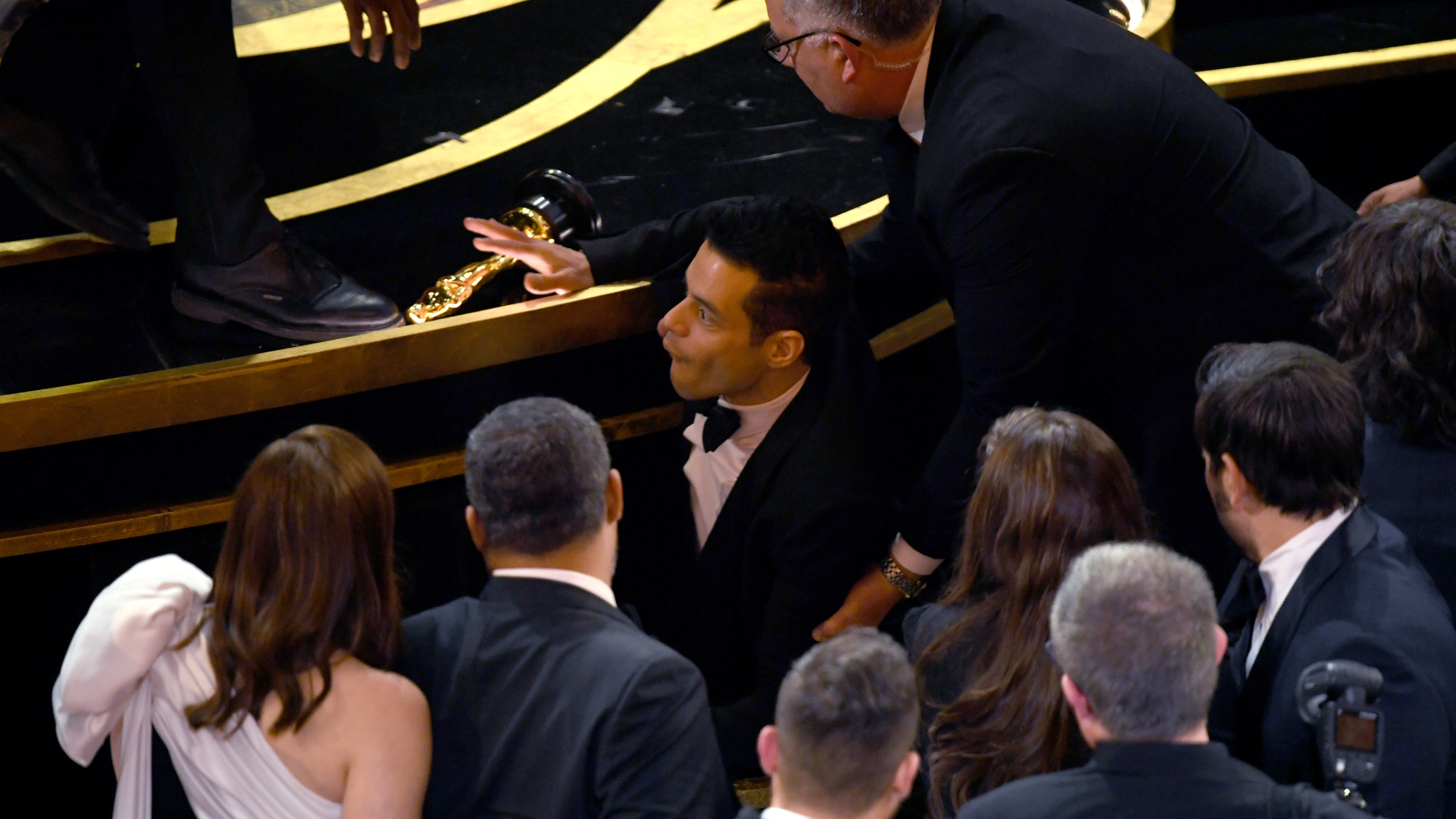 Plötzlich fand sich Rami Malek vor der Oscar-Bühe auf dem Boden wieder