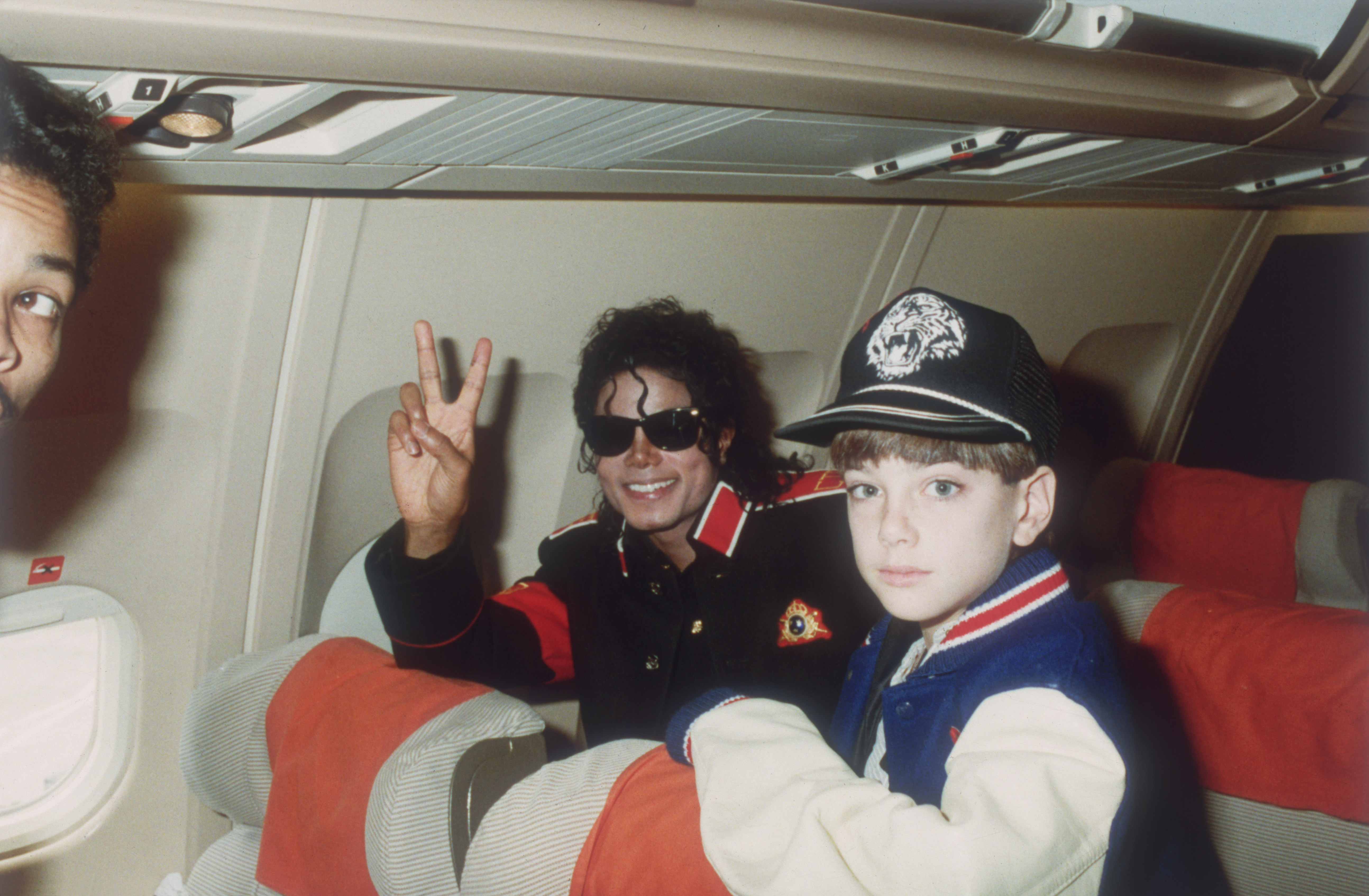 Privatflug: Michael Jackson mit dem 10-jährigen Jimmy Safechuck am 11. Juli 1988.