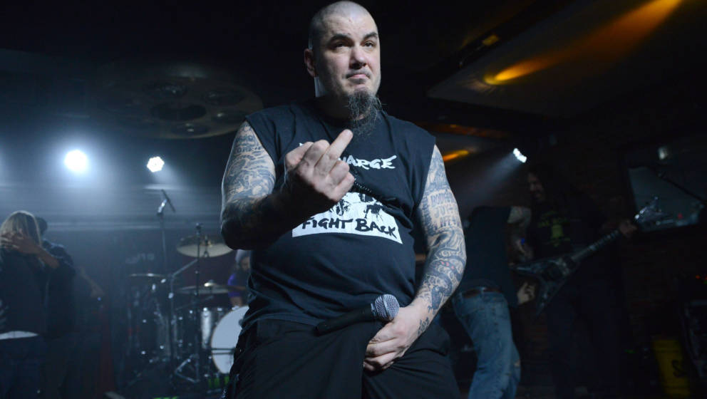 NeuseelandTerror Konzerte von Phil Anselmo wegen HitlerGruß abgesagt