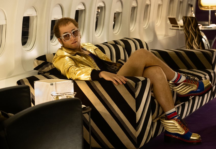 Taron Egerton fliegt als Elton John