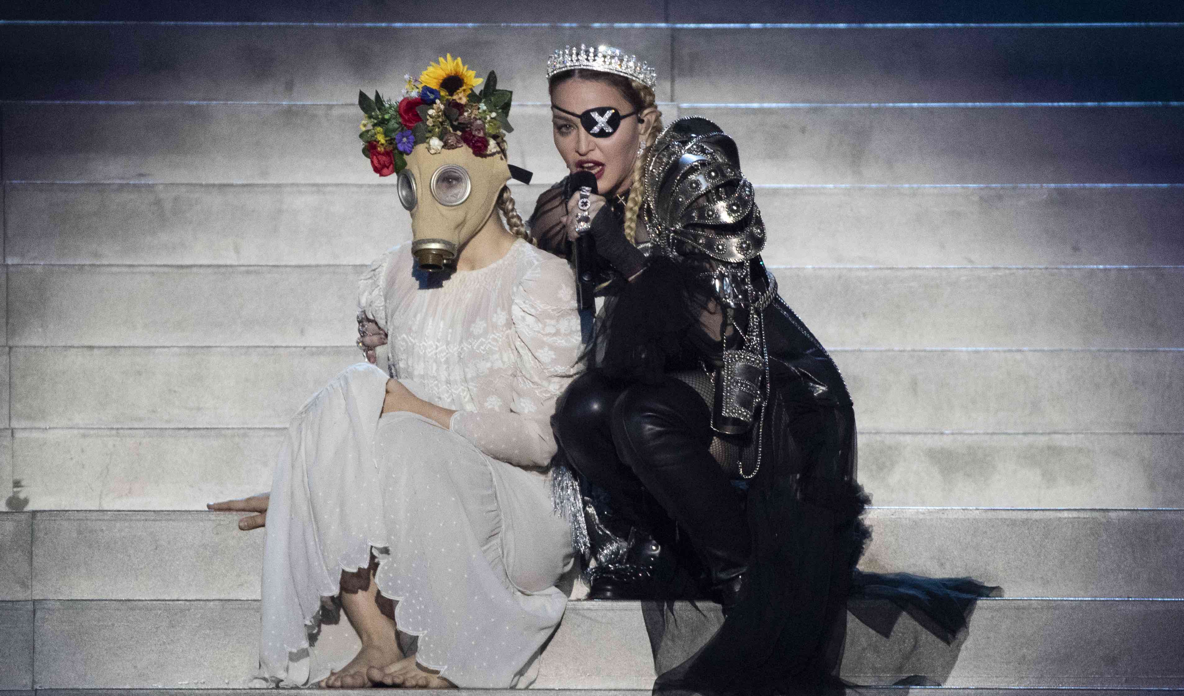 Madonna schmuggelte Gasmasken in ihre Inszenierung beim ESC