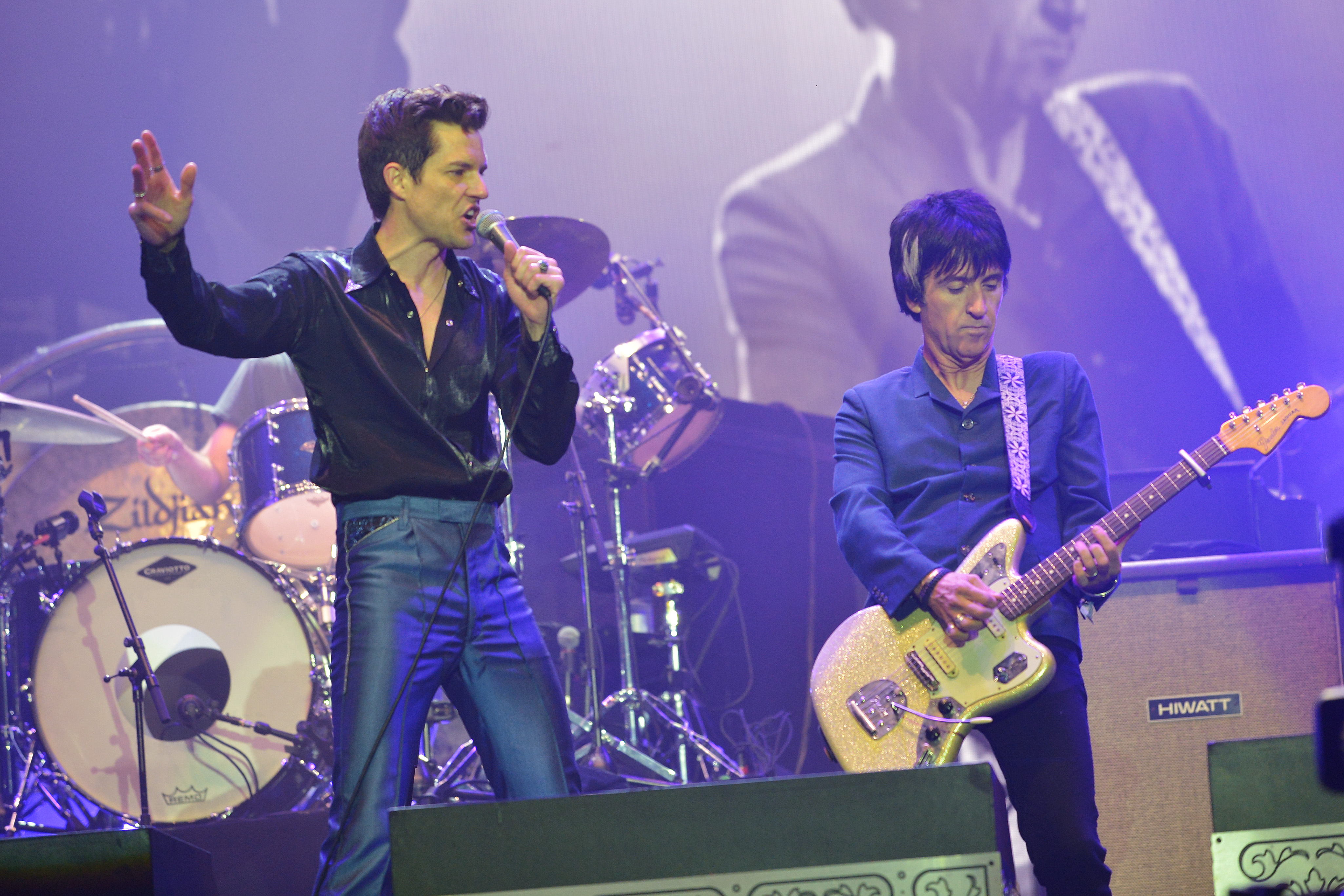 Johnny Marr spielt mit Brandon Flowers von The Killers