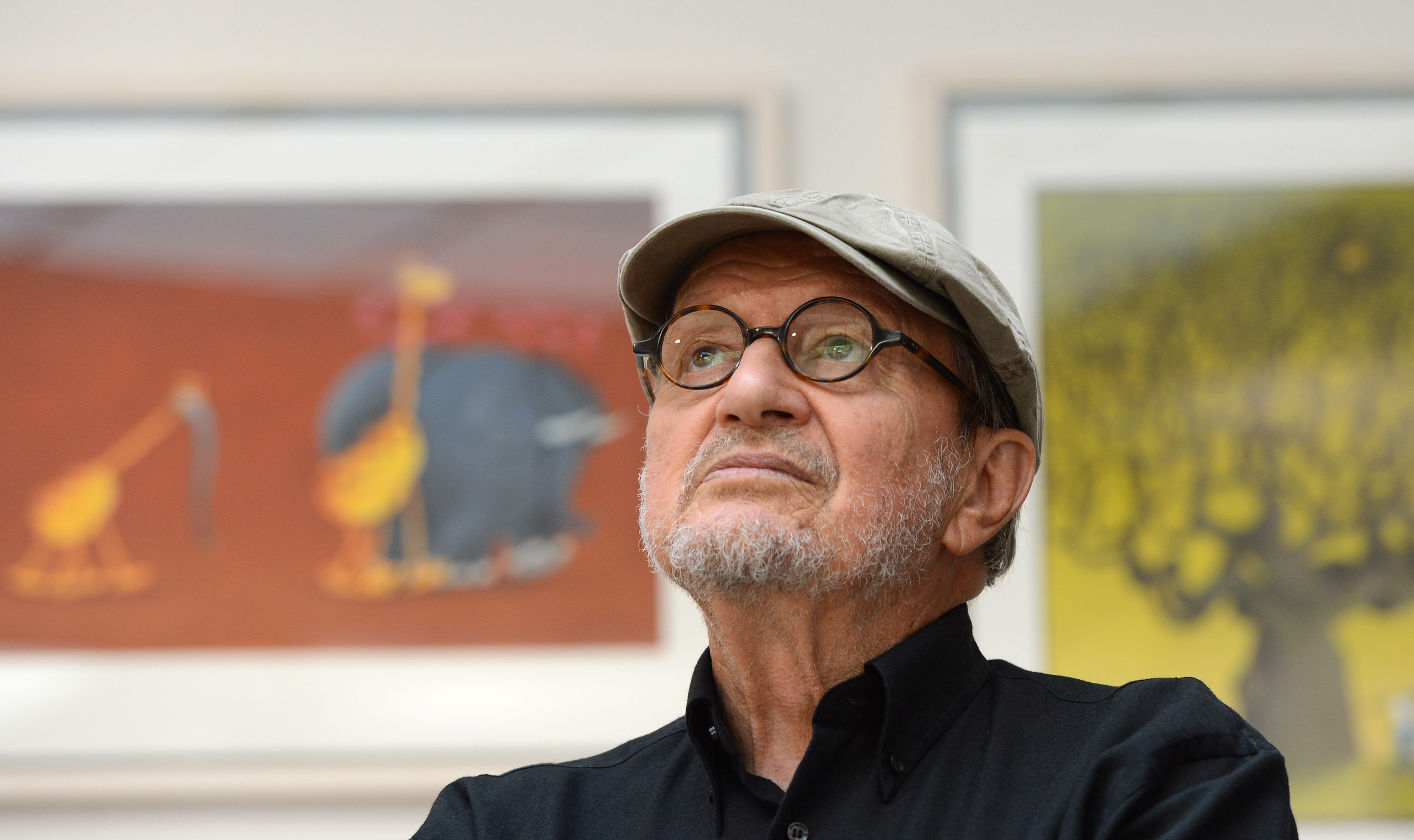 Guillermo Mordillo (1932-2019) bei einer Ausstellung seiner Zeichnungen