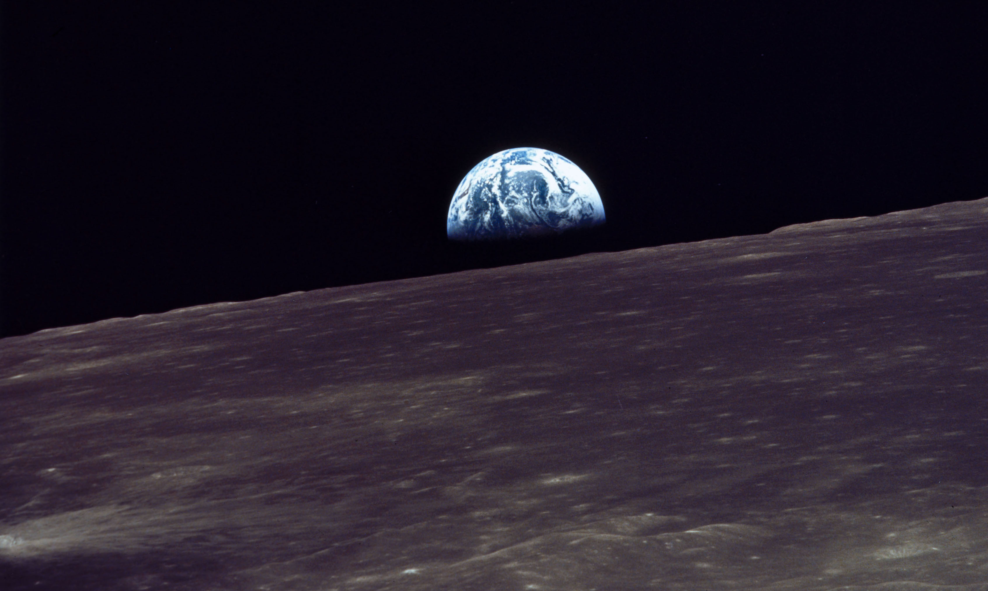 Foto vom „Aufgang der Erde“ auf dem Mond, geschossen während der ersten Mondmission