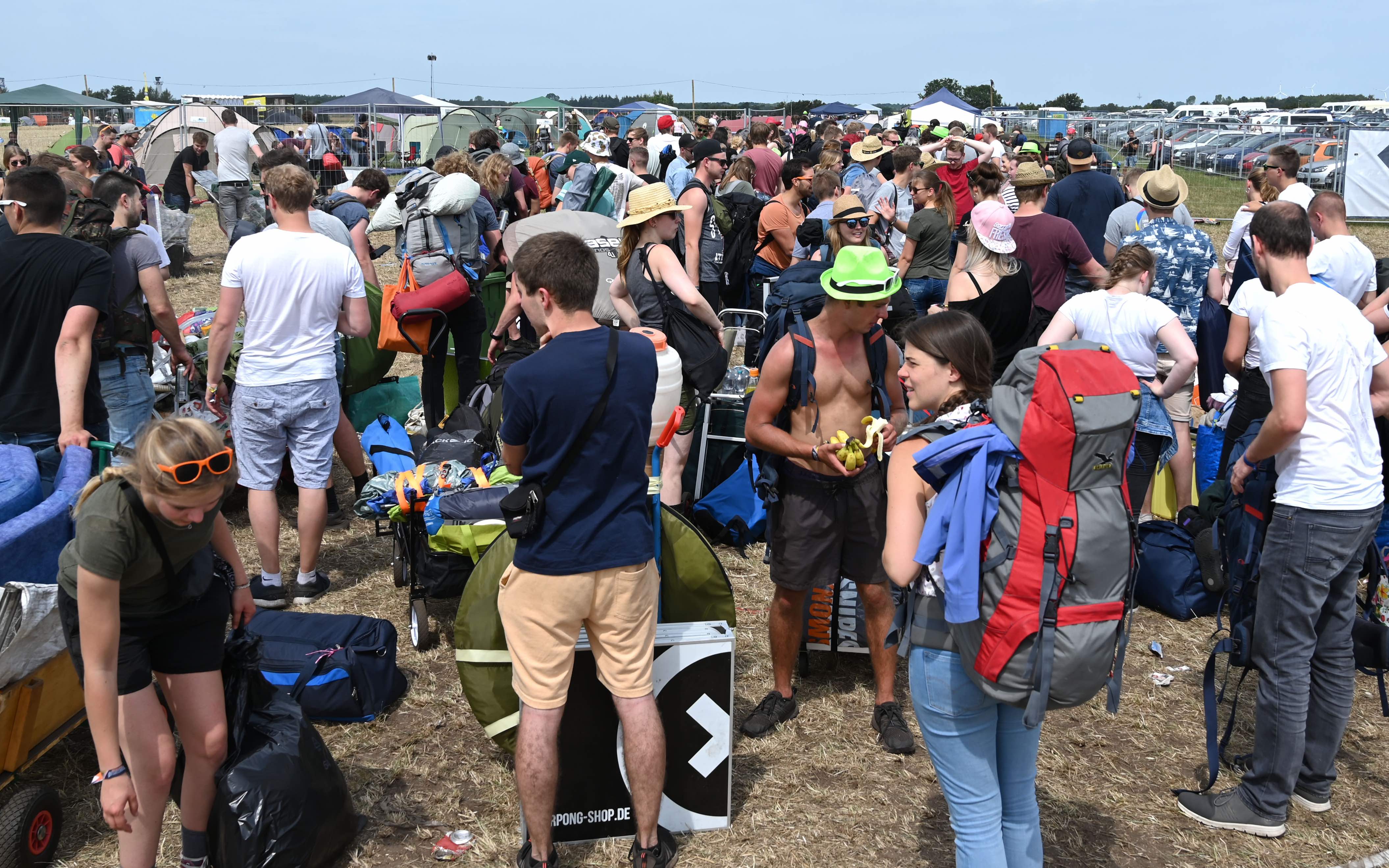 Besucher des Deichbrand Festivals in Cuxhaven