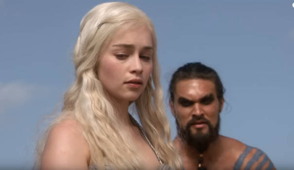 Emilia Clarke und Jason Momoa in „Game Of Thrones“