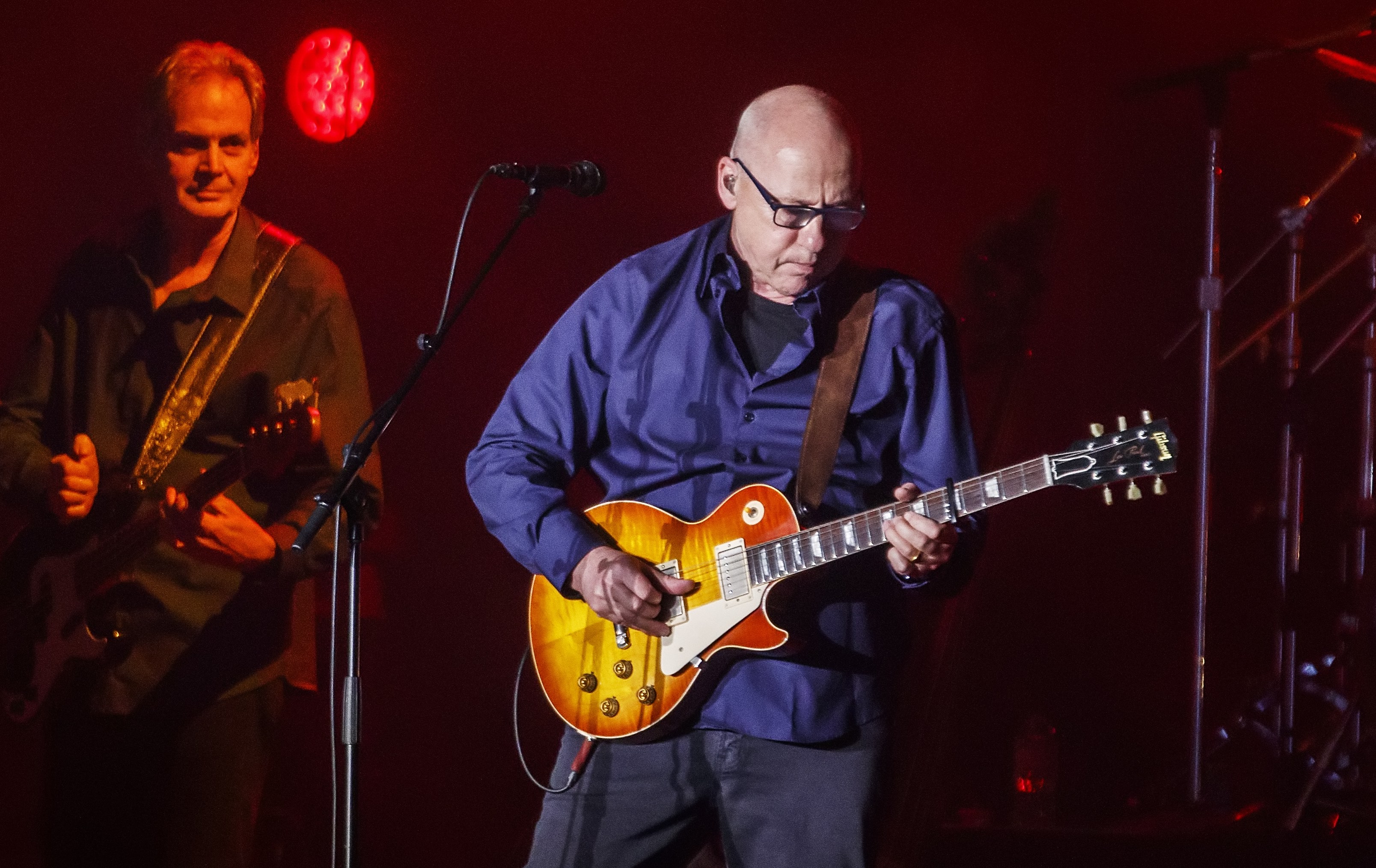 Mark Knopfler in action - hier live in Barcelona