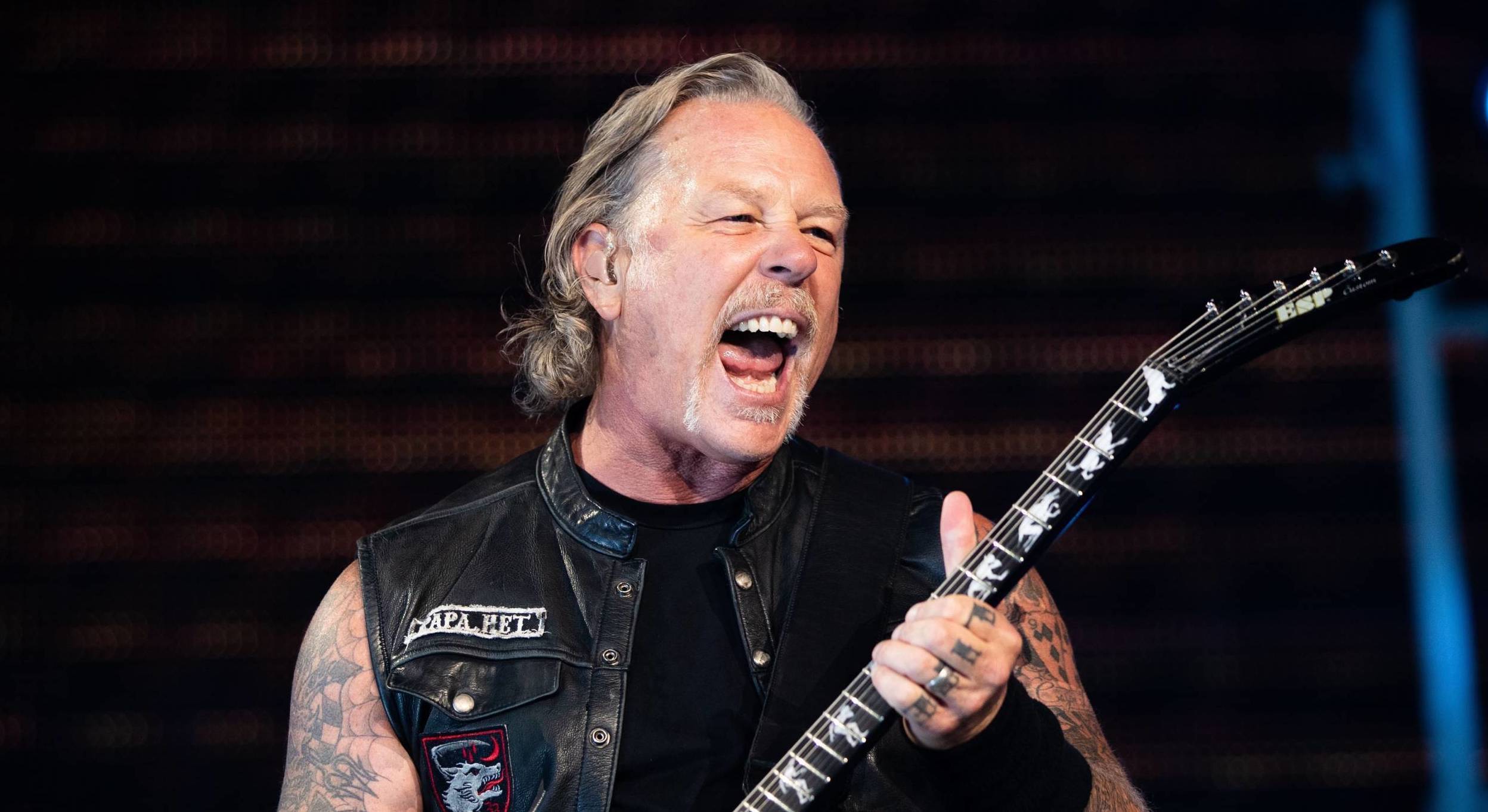 James Hetfield Metallica mit Dunkelgrau Weich Pastell Farbe Aufdruck auf Gerahmt