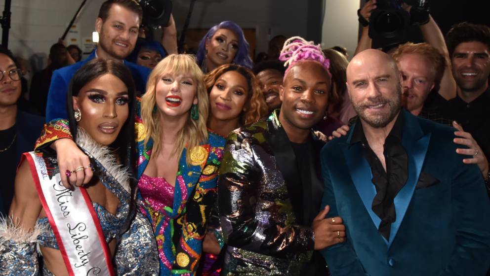 John Travolta, Taylor Swift und eine Gruppe Dragqueens bei den VMAs 2019
