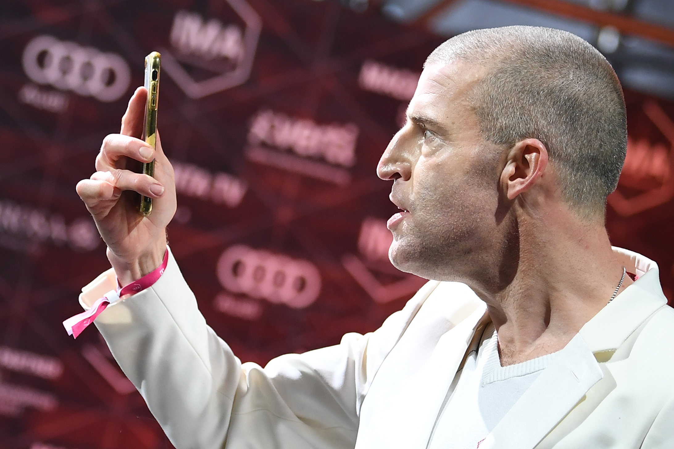 Selfie-Man: Benjamin von Stuckrad-Barre auf dem Red Carpet
