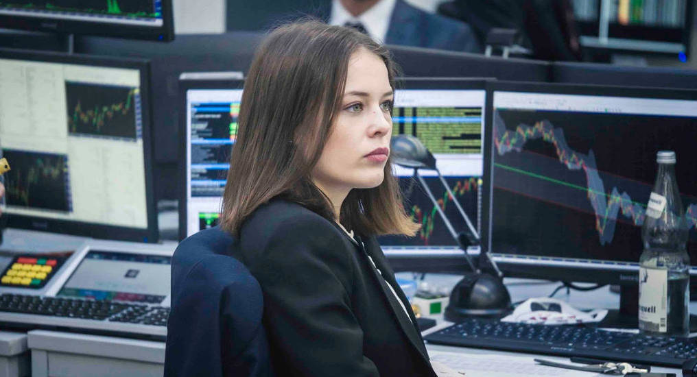 Paula Beer in Bad Banks