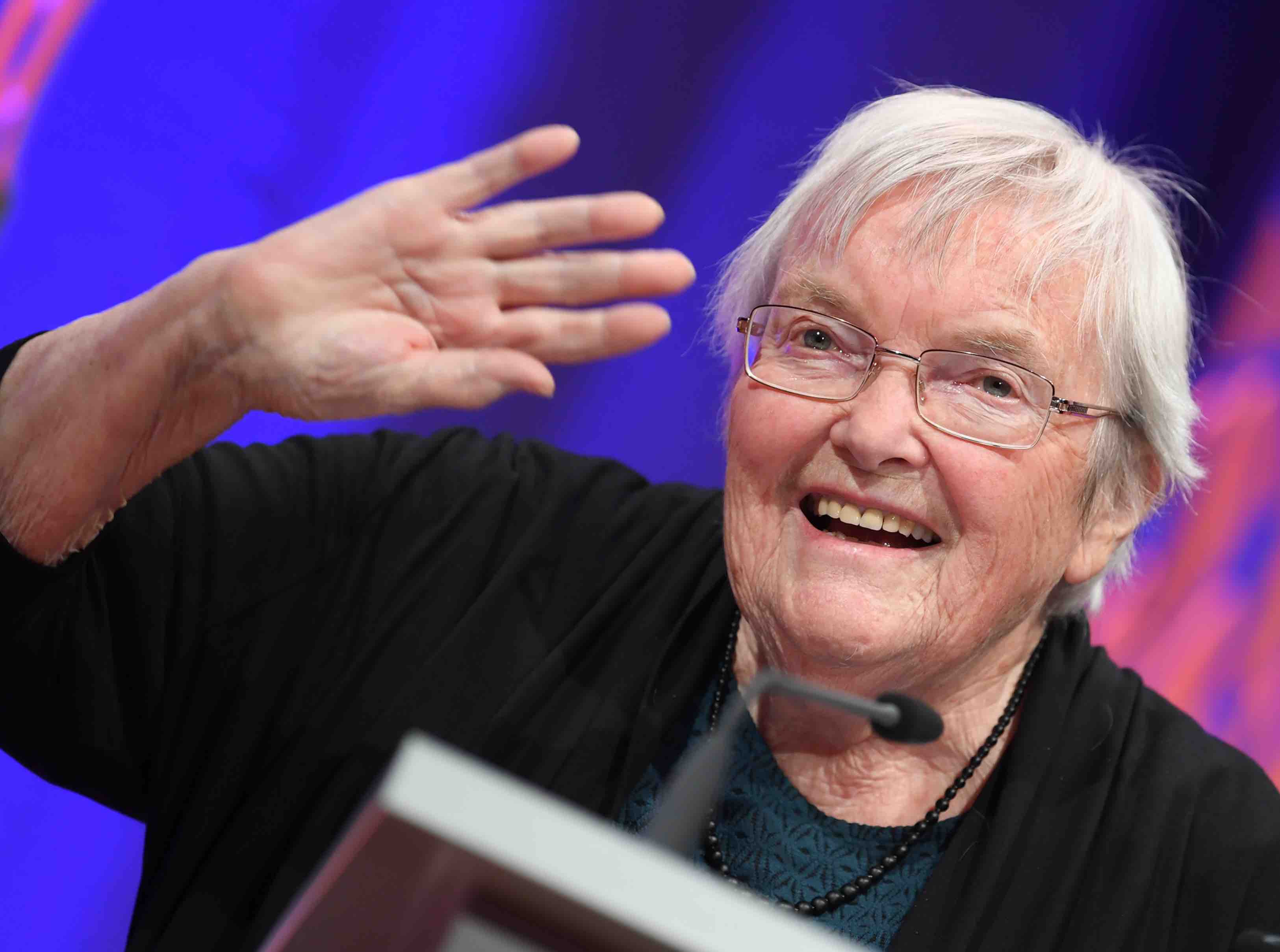 Gudrun Pausewang (* 3. März 1928 in Wichstadtl, Tschechoslowakei, † 23. Januar 2020 bei Bamberg; Ehename Gudrun Wilcke)