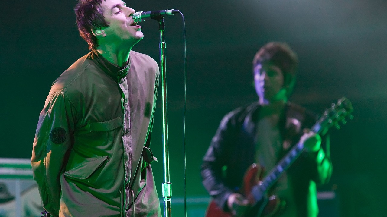 Liam Gallagher und Noel Gallagher von Oasis 2009 live beim Melt! Festival.