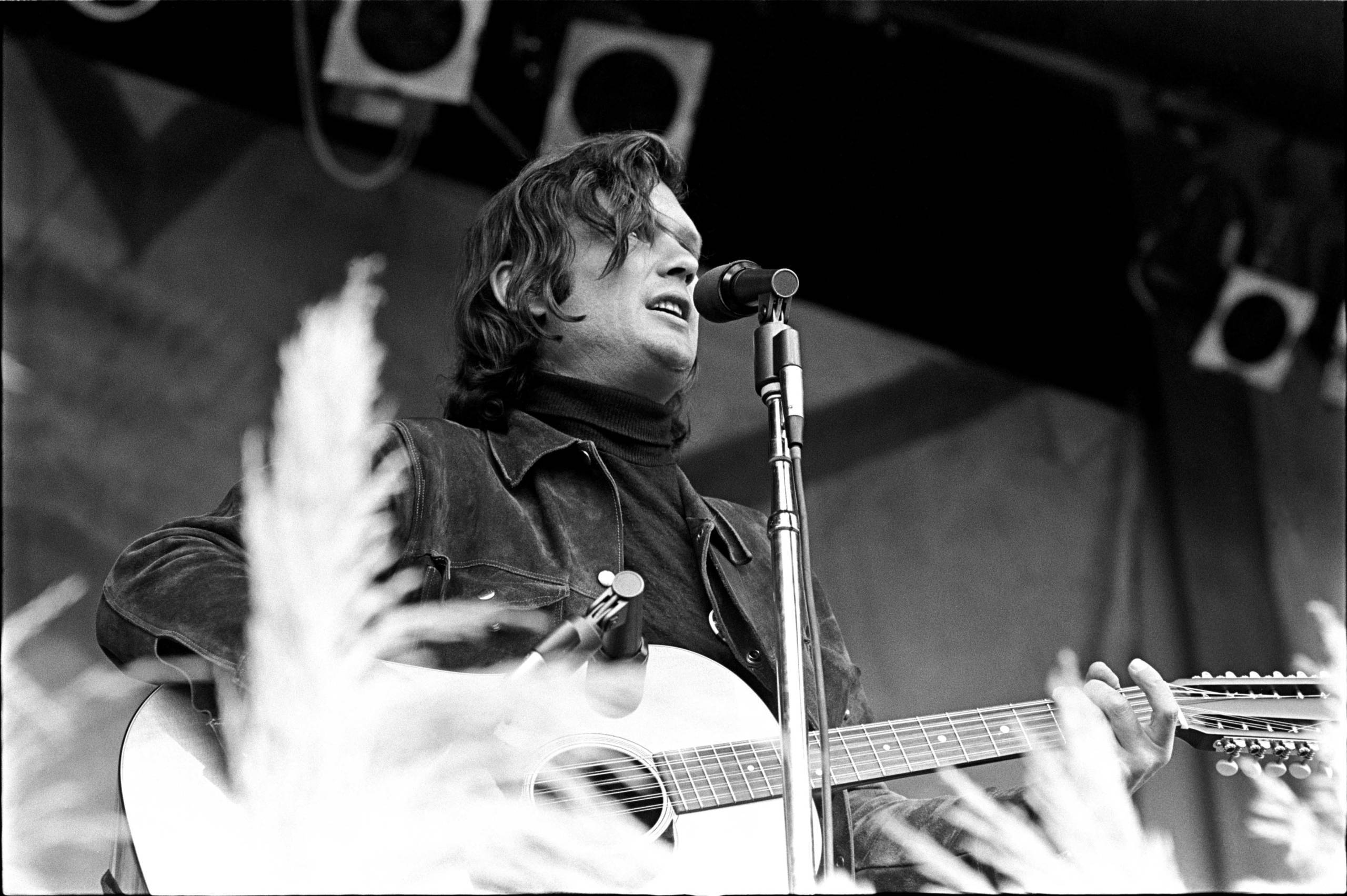 UNITED STATES - OCTOBER 03:  BIG SUR FOLK FESTIVAL  Photo of Kris KRISTOFFERSON, Kris Kristofferson performing on stage  (...