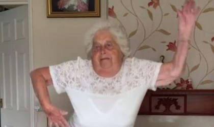 Tanzende TikTok-Oma wird weltweit zur Sensation— Rolling Stone