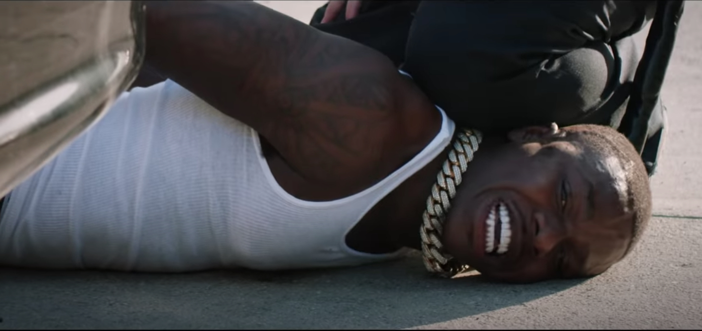 Der US-amerikanische Rapper hat während seiner Performance die letzten Momente des ermordeten George Floyd nachgestellt