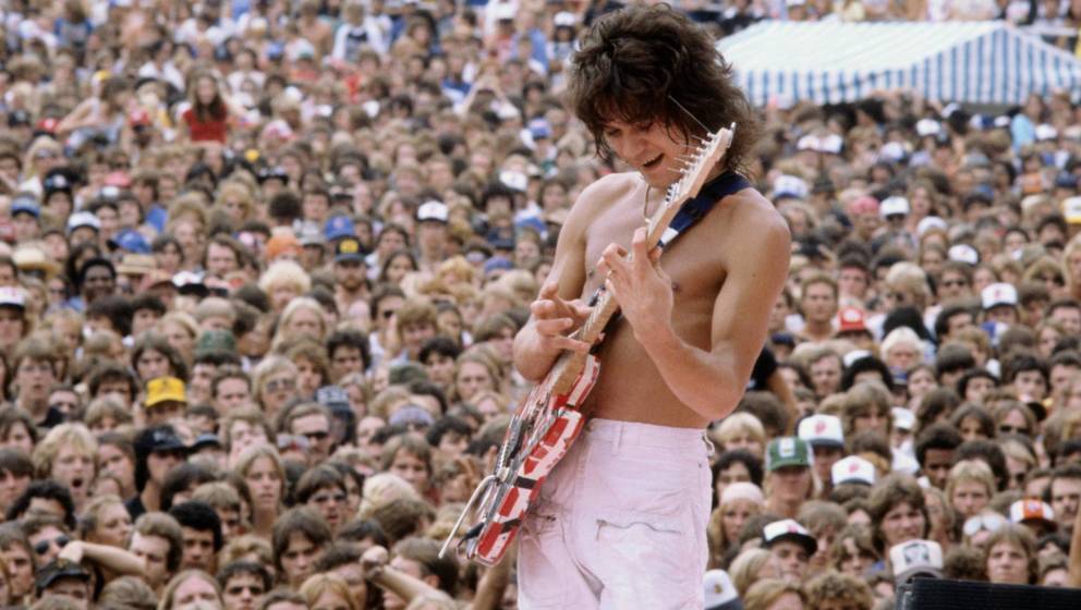 Eddie Van Halen während der Van-Halen-US-Tournee 1984 live auf der Bühne 