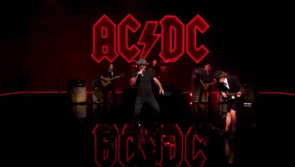 Ausschnitt aus dem Musikvideo zu „Shot In The Dark.“ Was wird sich AC/DC wohl für „Demon Fire“ überlegt haben?