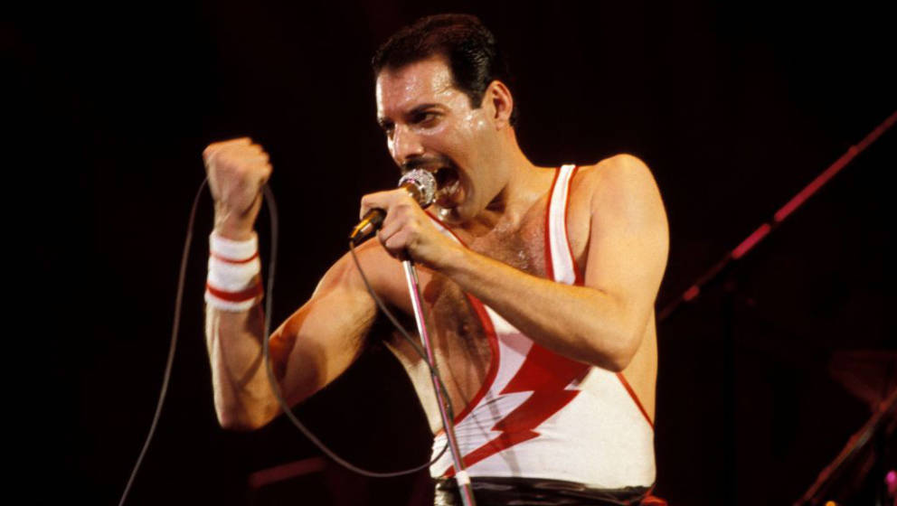 AUSTRALIA - APRIL 01:  Photo of Freddie MERCURY and QUEEN; Freddie Mercury performing live on stage  (Photo by Bob King/Redfe