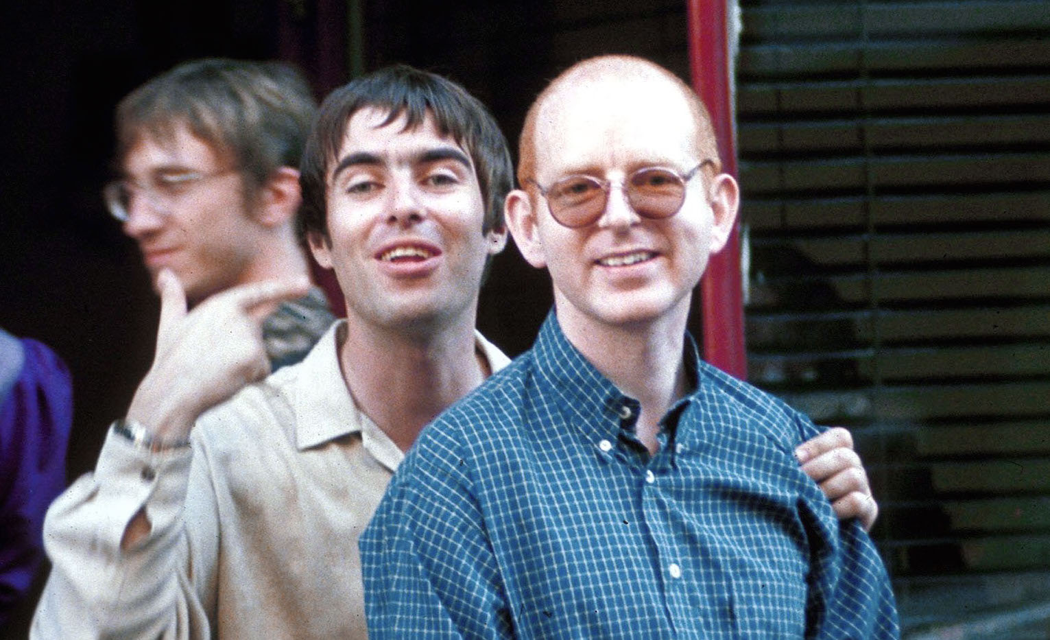Liam Gallagher mit Alan Mcgee (1997)