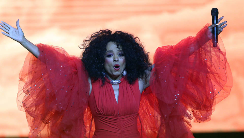 DALLAS, TX - NOVEMBER 29: American singer Diana Ross performs on stage during the 2019 World AIDS Day Concert 'Keep the Promi