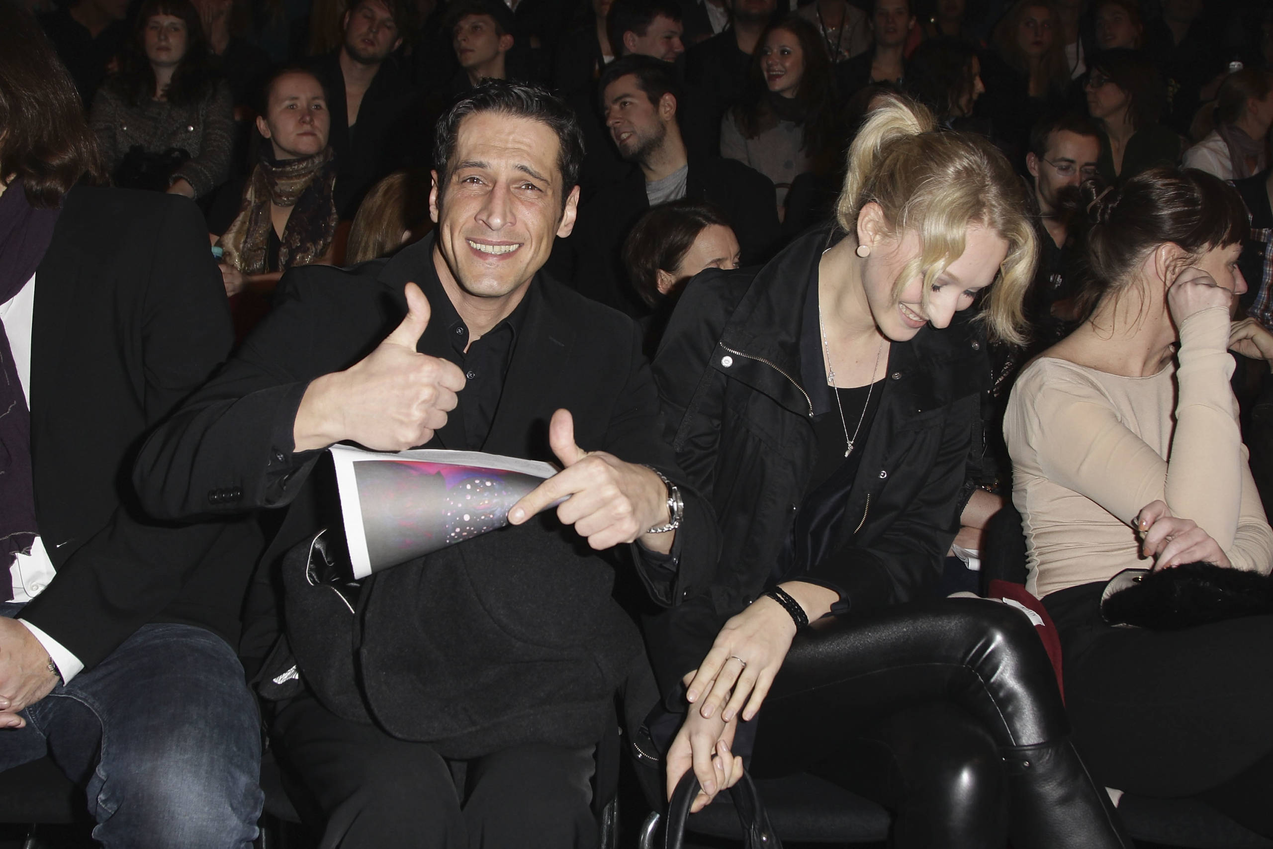 Mirco Nontschew und Partnerin Monique bei der Mercedes Benz Fashion Week Herbst/Winter 2011 am 22. Januar 2011 in Berlin. (Foto: Andreas Rentz/Getty Images)