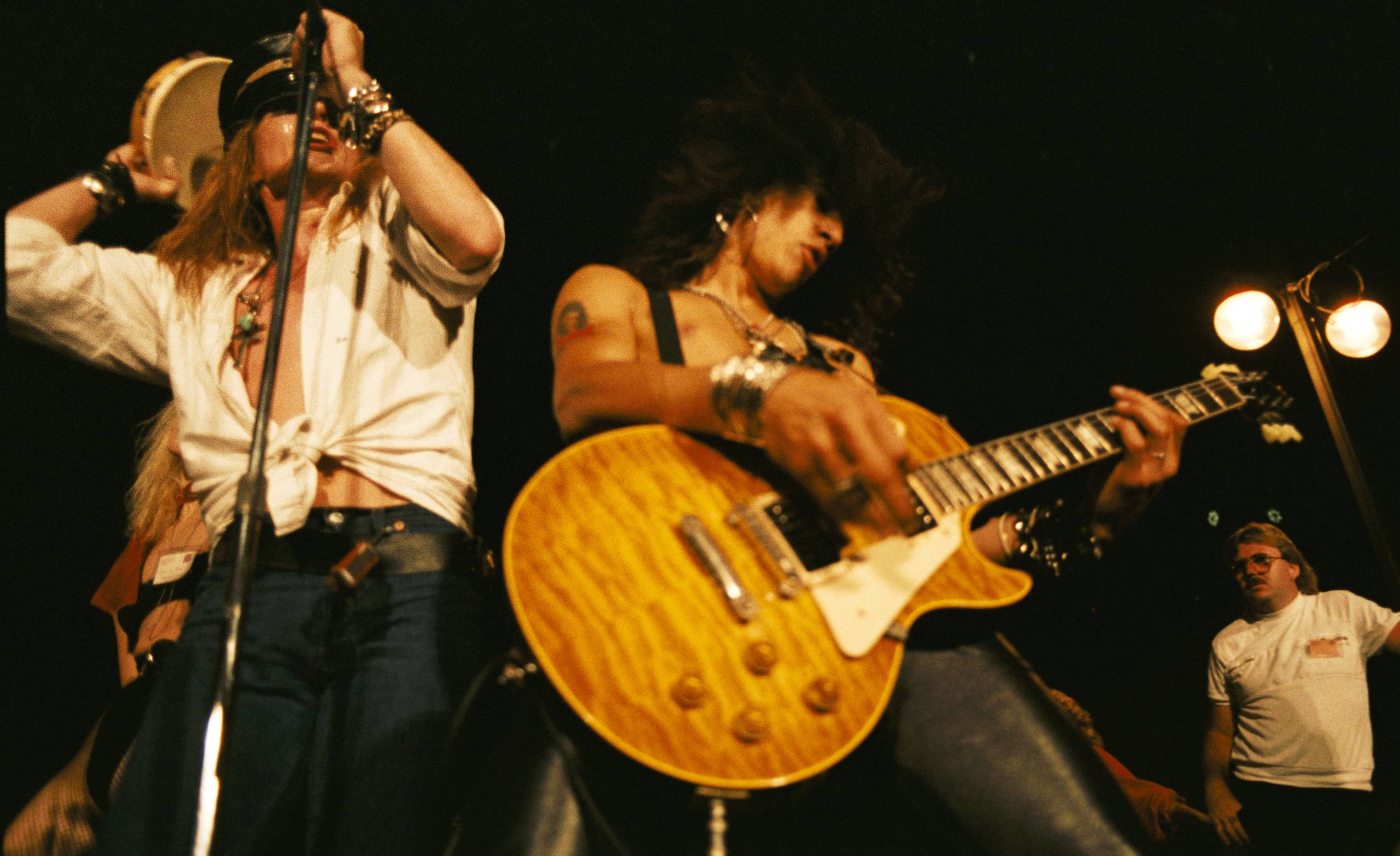 Axl Rose und Slash beim LA Street Scene am 28. September 1985 in Los Angeles, Californien. (Foto: Marc S Canter/Michael Ochs Archives/Getty Images)