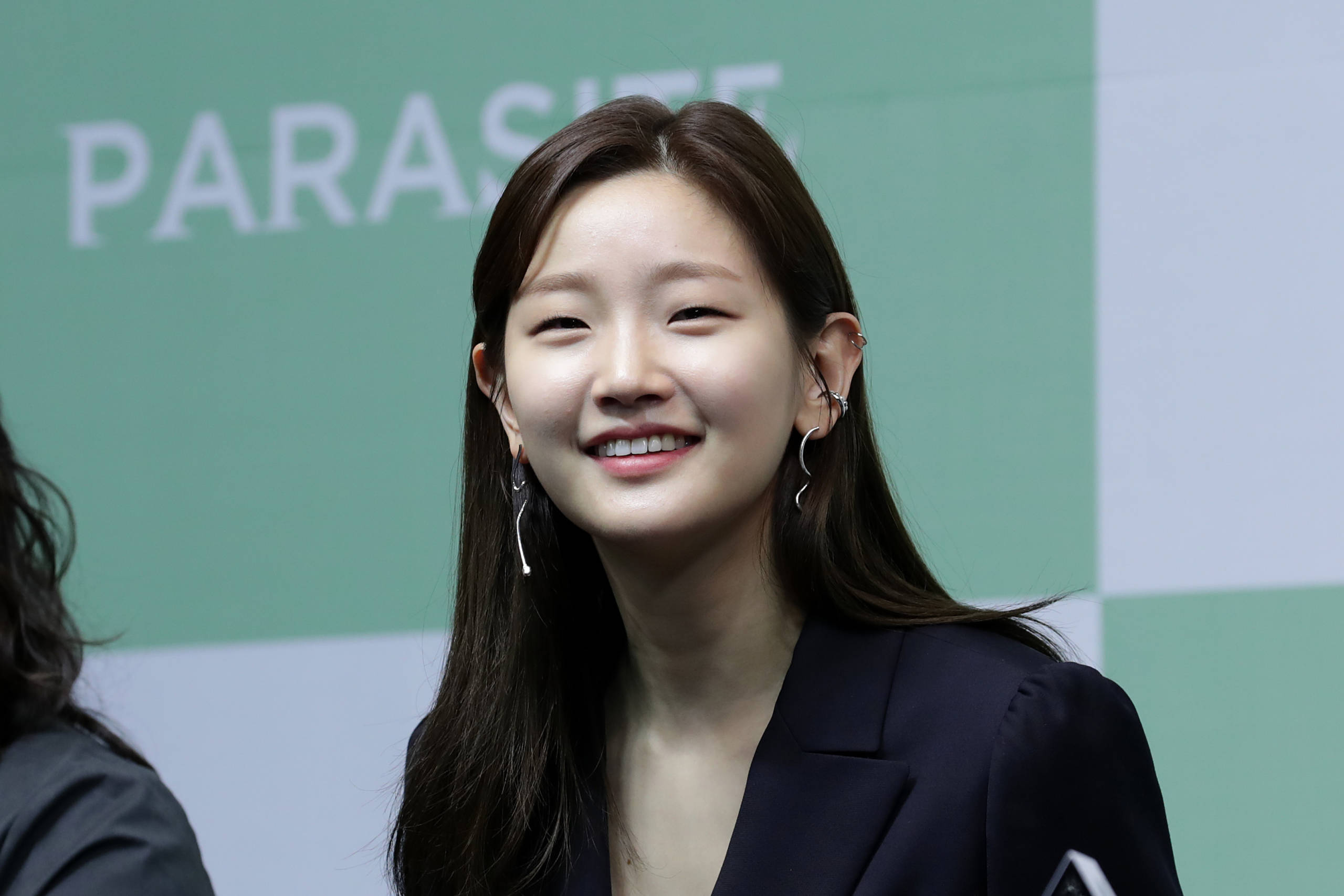 Die koreanische Schauspielerin Park So Dam bei einer Pressekonferenz mit dem „Parasite“-Cast. Seoul 2020.