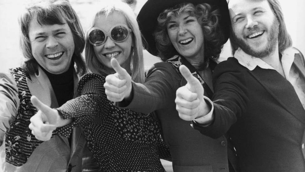 ABBA in Brighton, 7. April 1974. Von links nach rechts: Bjorn Ulvaeus, Agnetha Faltskog, Anni-Frid Lyngstad and Benny Andersson. (Foto: Steve Wood/Daily Express/Hulton Archive/Getty Images)