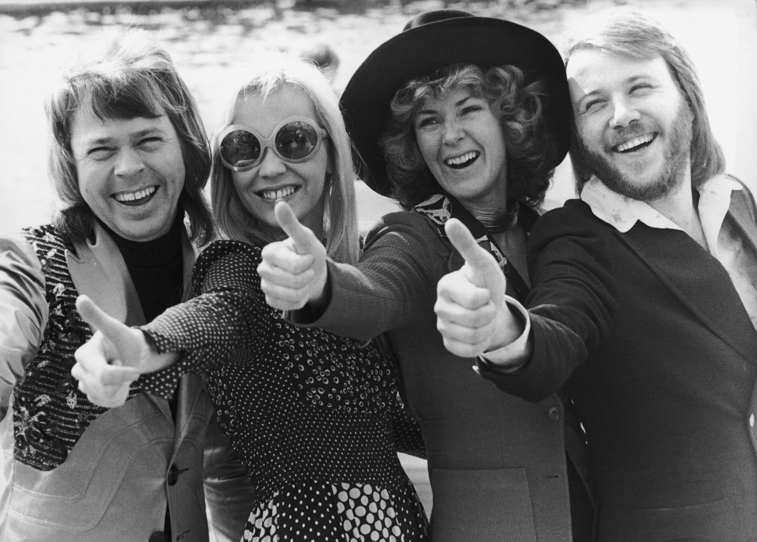 ABBA in Brighton, 7. April 1974. Von links nach rechts: Bjorn Ulvaeus, Agnetha Faltskog, Anni-Frid Lyngstad and Benny Andersson. (Foto: Steve Wood/Daily Express/Hulton Archive/Getty Images)