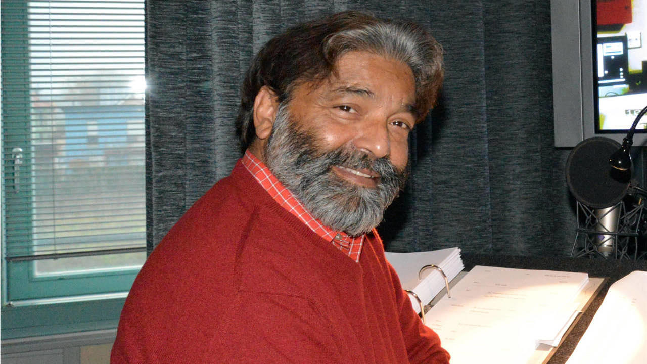 Fans der Serie «The Big Bang Theory» kennen seine Stimme: Der Schriftsteller und Synchronsprecher Rajvinder Singh ist to...