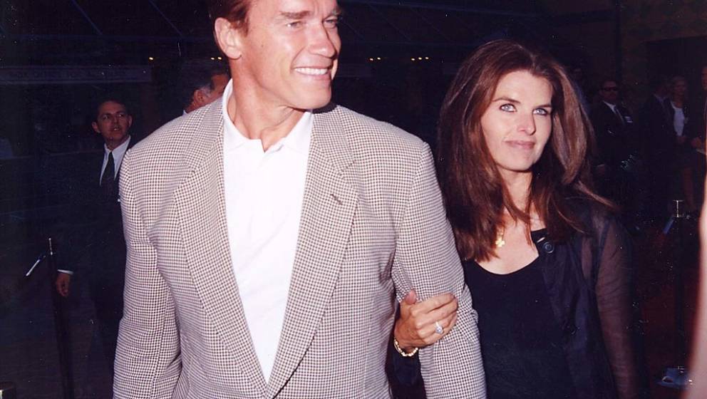 Arnold Schwarzenagger & Maria Shriver at the 1998 premiere of Out of Sight in Los Angeles. (Photo by Jeff Kravitz/FilmMag