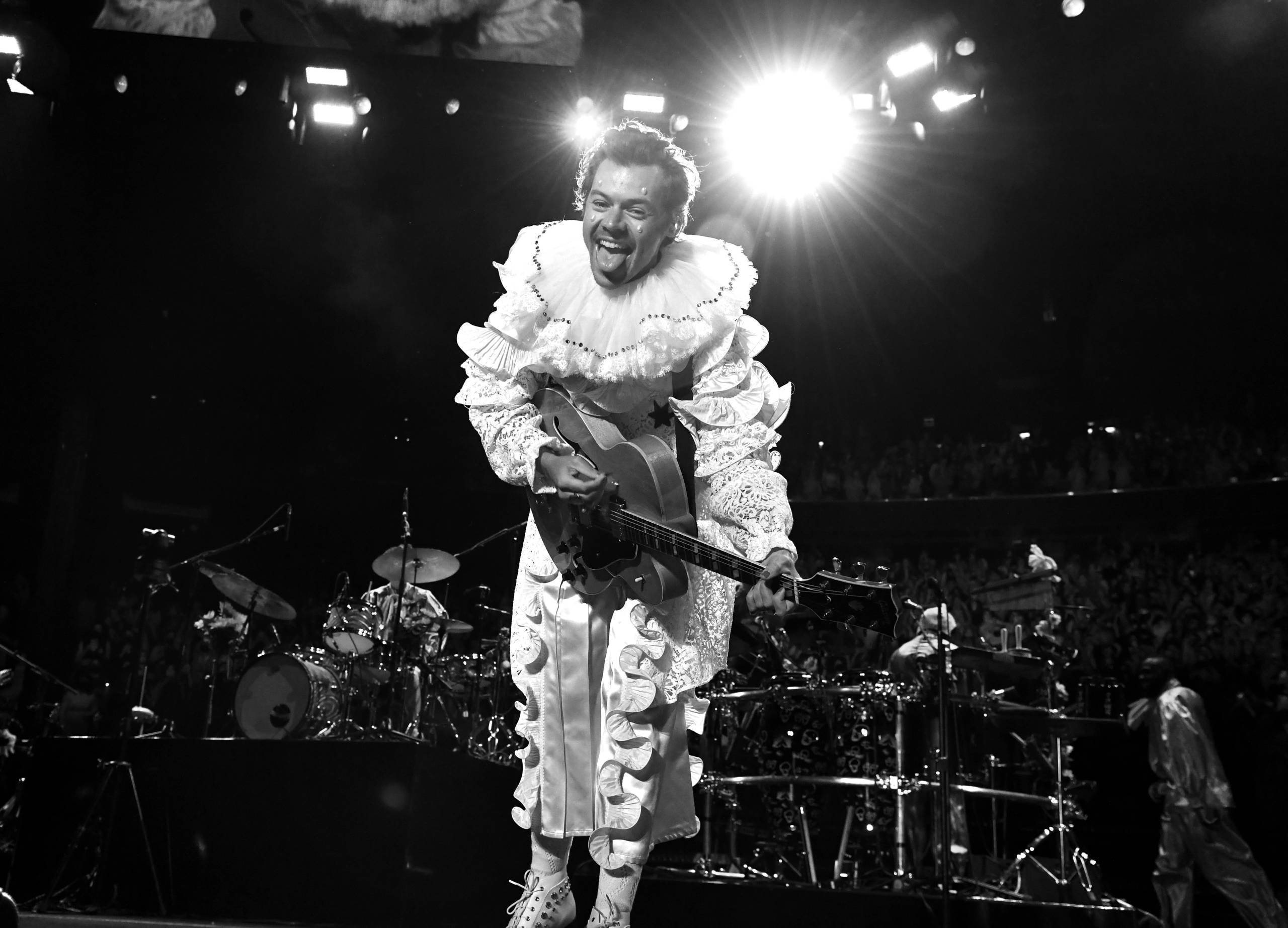 NEW YORK, NEW YORK - OCTOBER 31:  (Editors note: image has been converted to black and white) Harry Styles performs onstag...