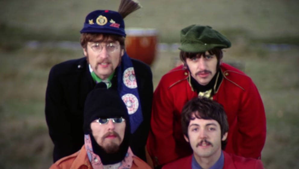 Die Beatles im Video zu „Strawberry Fields Forever“