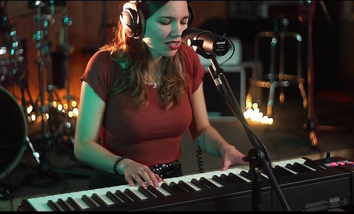 Annka-Song-2-4K_Moment6