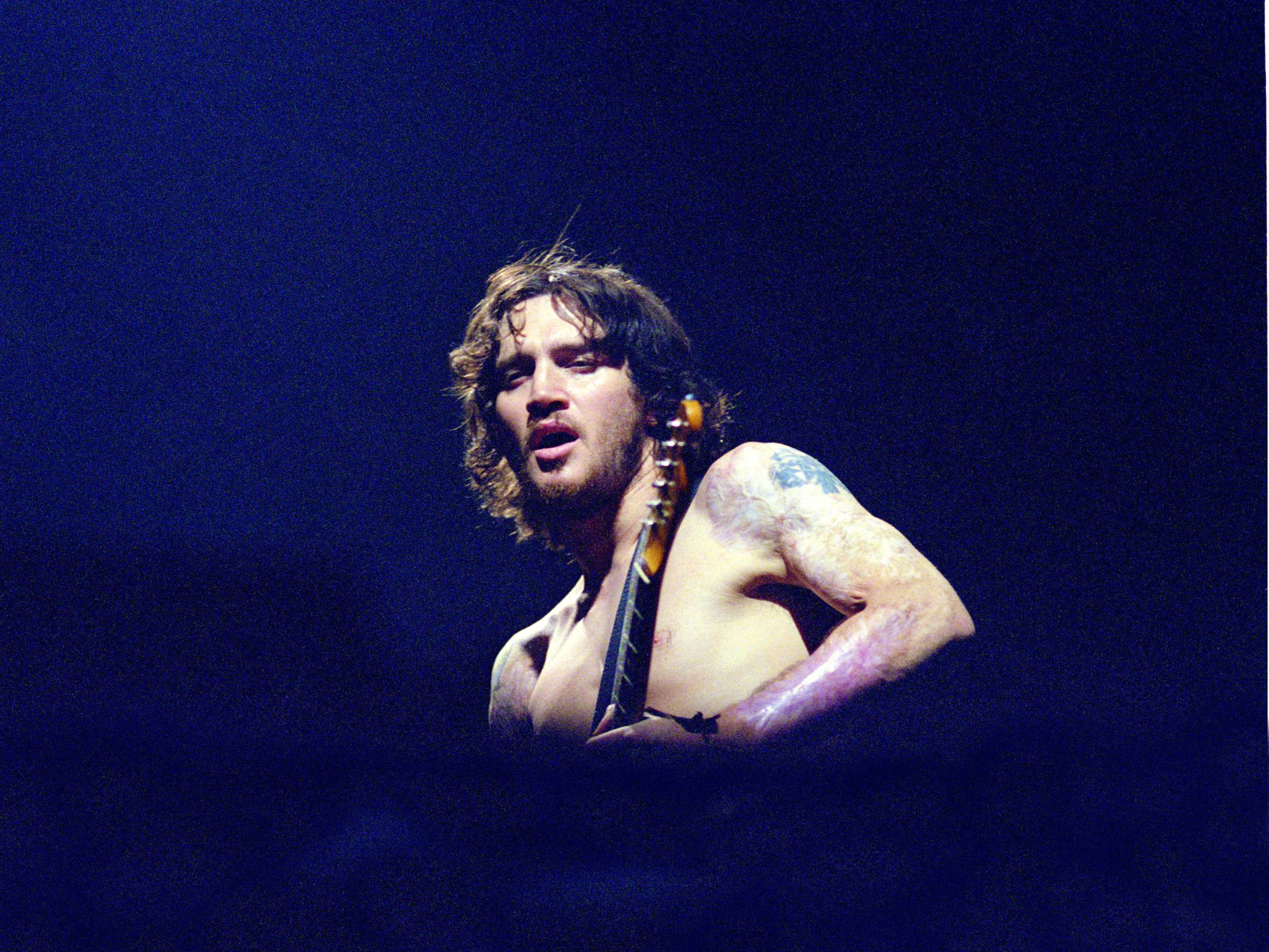 John Frusciante, live mit den Red Hot Chili Peppers in den Niederlanden, 2000.