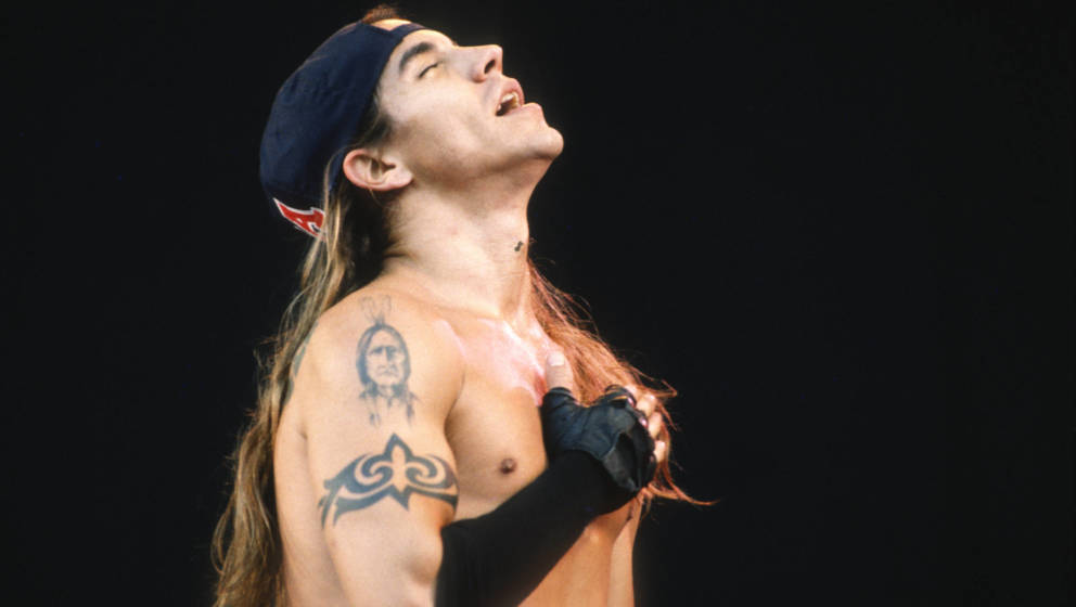 Anthony Kiedis live mit den Red Hot Chili Peppers, 1990 in den Niederlanden. 